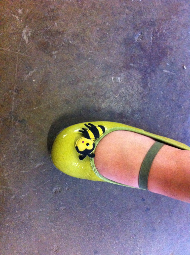 Chlo's bee shoe 20120901-061136.jpg